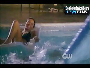 Jessica Lucas sexy in Melrose Place 18