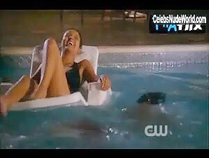 Jessica Lucas sexy in Melrose Place 19