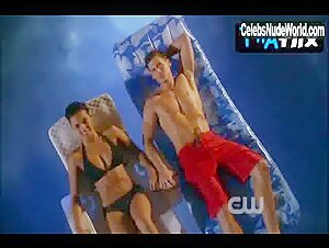 Jessica Lucas sexy in Melrose Place 5