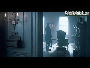 Perfect Butt , Dressing In A Christmas Carol (2019) 19
