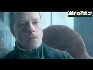 Perfect Butt , Dressing In A Christmas Carol (2019) 2