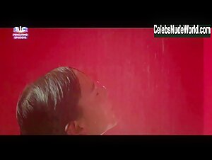 Filipa Areosa Explicit , Shower scene in O Clube 19