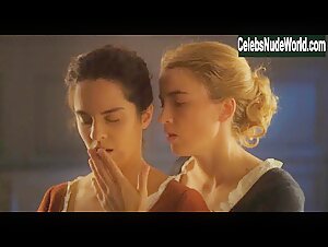 Adele Haenel, Noemie Merlant Lesbian , Kissing in Portrait of a Lady on Fire (2019) 2