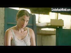 Adele Haenel Cleavage , Fit in Love at First Fight (2014) 1