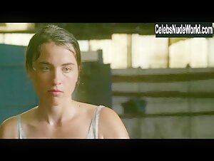 Adele Haenel Cleavage , Fit in Love at First Fight (2014) 10