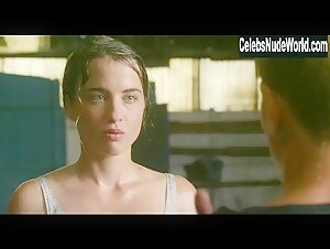 Adele Haenel Cleavage , Fit in Love at First Fight (2014) 13