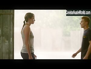 Adele Haenel Cleavage , Fit in Love at First Fight (2014) 2