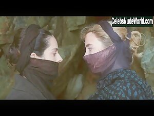 Adele Haenel, Noemie Merlant Lesbian , Sensual in Portrait of a Lady on Fire (2019) 1