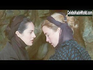 Adele Haenel, Noemie Merlant Lesbian , Sensual in Portrait of a Lady on Fire (2019) 19