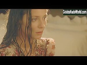 Aitana Sanchez-Gijon Brunette , Latina In A Walk in the Clouds (1995) 10