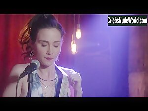 Allison Scagliotti, Anna Akana Lesbian , Kissing In Stitchers (2015-2017) 4