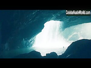 Allison Miller Sexy, bikini scene in Terra Nova (2011) 8