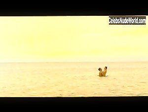 Allison Smith bush, butt scene in Los anos barbaros (1998) 15