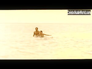 Allison Smith bush, butt scene in Los anos barbaros (1998) 18