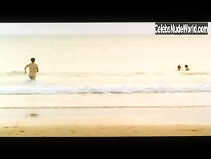 Allison Smith bush, butt scene in Los anos barbaros (1998) 4