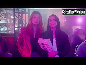 Amber Goldfarb Sexy scene in The Bold Type (2017-2021) 18