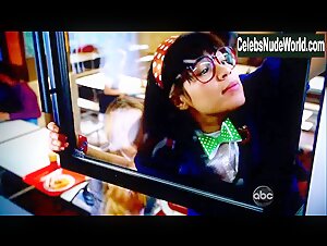 America Ferrera Lingerie , Flashing In Ugly Betty (2006-2010) 1