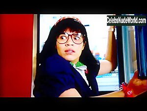 America Ferrera Lingerie , Flashing In Ugly Betty (2006-2010) 7