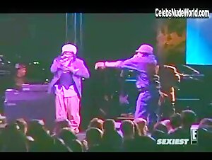 Fergie Sexy scene in Sexiest Rock Stars 9