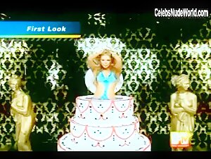 Fergie Sexy scene in Fergalicious (2006) 16