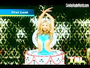 Fergie Sexy scene in Fergalicious (2006) 2