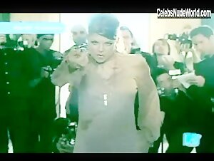 Fergie Sexy scene in London Bridge (2006) 10