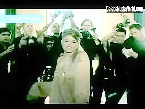Fergie Sexy scene in London Bridge (2006) 8