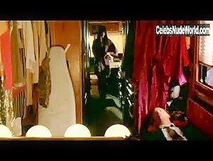 Naomi Campbell Sexy scene in Miami Rhapsody (1995) 15