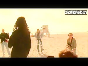 Naomi Campbell Sexy scene in Miami Rhapsody (1995) 2