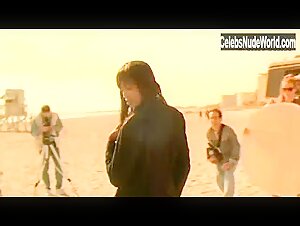 Naomi Campbell Sexy scene in Miami Rhapsody (1995) 3
