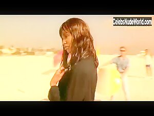 Naomi Campbell Sexy scene in Miami Rhapsody (1995) 6