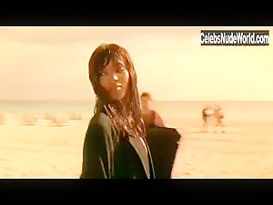 Naomi Campbell Sexy scene in Miami Rhapsody (1995) 7