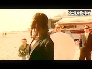 Naomi Campbell Sexy scene in Miami Rhapsody (1995) 9