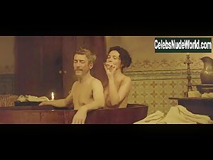Soraia Chaves Bathtub , Couple in Linhas de Wellington 5