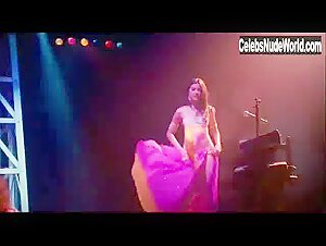 Noureen DeWulf Sexy, bikini scene in The Comebacks (2007) 1