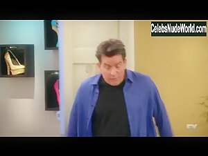 Noureen DeWulf Sexy scene in Anger Management (2012-2014) 7