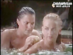 Renee O'Connor Sexy scene in Xena: Warrior Princess (1995-2001) 9