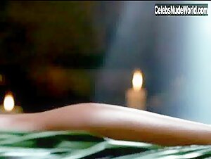 Renee O'Connor butt, Nude scene in Xena: Warrior Princess (1995-2001) 7
