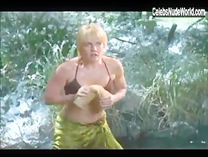 Renee O'Connor Wet , Lingerie scene in Xena: Warrior Princess (1995-2001) 2