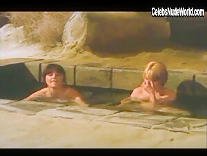 Renee O'Connor Wet , Explicit scene in Xena: Warrior Princess (1995-2001) 12