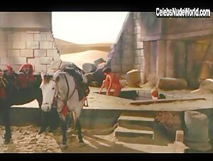 Renee O'Connor Wet , Explicit scene in Xena: Warrior Princess (1995-2001) 17
