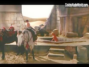 Renee O'Connor Wet , Explicit scene in Xena: Warrior Princess (1995-2001) 20