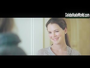 Renée Zellweger, Jacinda Barrett lesbian, Sexy scene in Bridget Jones: The Edge of Reason (2004) 2
