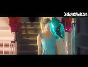 Renée Zellweger Sexy scene in Bridget Jones's Baby (2016) 12