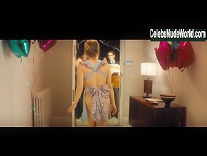 Renée Zellweger Sexy scene in Bridget Jones's Baby (2016) 6