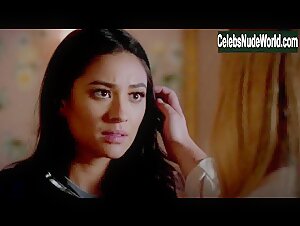 Shay Mitchell, Sasha Pieterse Kissing, lesbian scene in Pretty Little Liars (2014-2017) 2