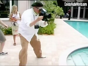 Serena Williams Sexy, bikini scene in Venus & Serena: For Real (2005) 2