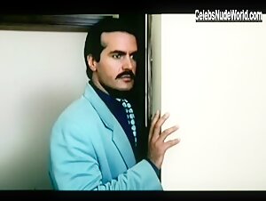 Sonia Topazio Nude, butt scene in Club Vacanze (1995) 9