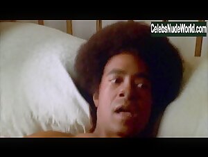 Sofia Milos Sexy scene in The Ladies Man (2000) 4