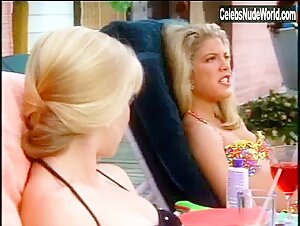Tori Spelling bikini, Sexy scene in Beverly Hills, 90210 (1990-2000) 15